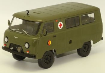 PRXPCL47072 - UAZ 452 Duitse legerambulance
