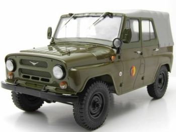 PRXPCL47087 - UAZ 469 4x4 gesloten cabrio Duits leger