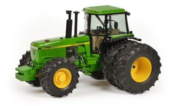 SCH7633 - JOHN DEERE 4850 Dubbele wielen