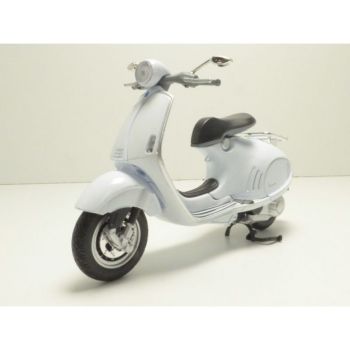 NEW57613-A - VESPA 946 Wit