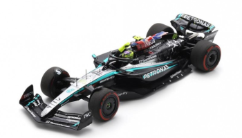 SPAS9533 - MERCEDES-AMG W15 E Performance # 44 1e GP Engeland 2024 L.HAMILTON en vlag