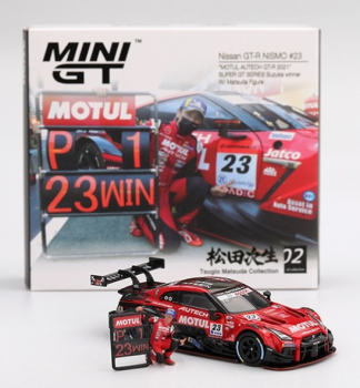 MGT00875-L - NISSAN GT-R R35 #23 Motul Autech Winnaar Suzuka 2021 met figuurtje T.MATSUDA