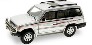 HER87MC000042 - MITSUBISHI Pajero zilver