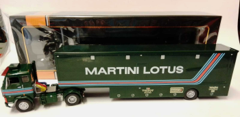 IXOTTR025 - VOLVO F88 4x2 met aanhangwagen 1 As MARTINI LOTUS