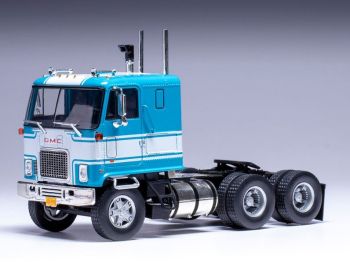 IXOTR213.22 - GMC Astro 95 6x4 1970 Blauw en wit