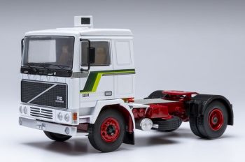 IXOTR228.22 - VOLVO F10 4x2 1983 Bianco e Verde
