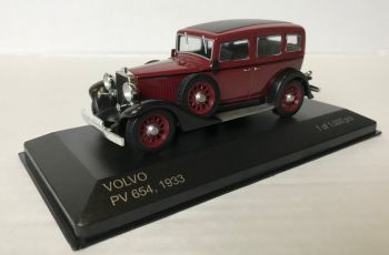 WBX191 - VOLVO PV 654 1933 rood zwart dak