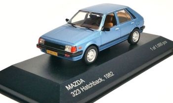 WBX209 - MAZDA 323 Hatchback 1982 blauw metaal