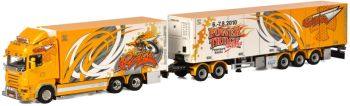 WSI01-1025 - SCANIA R5 Highline 6x2 koelwagen en 3-assige koelcombi op 2-assige dolly RISTIMAA WASP transport